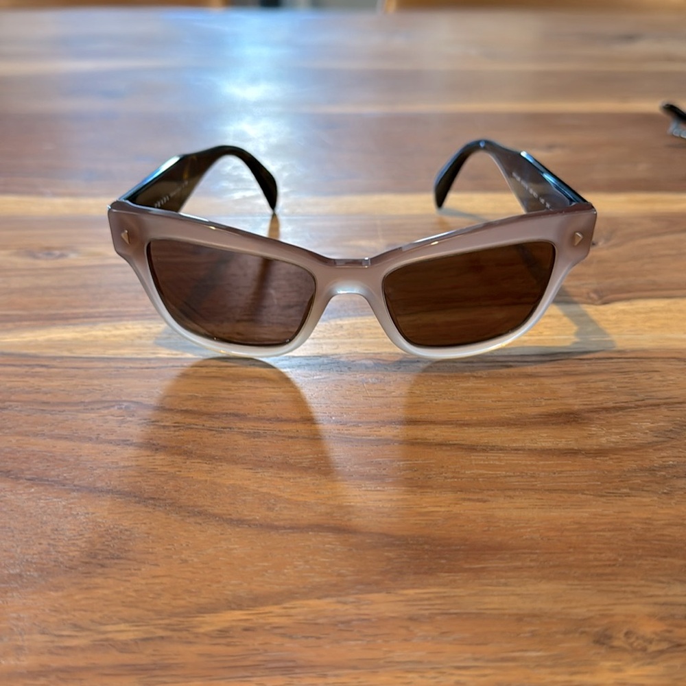 Like new Prada sunglasses